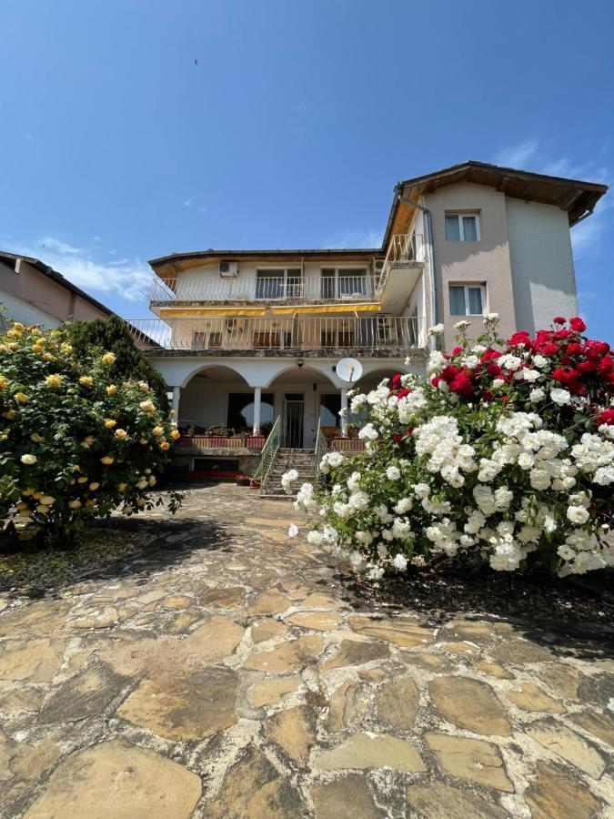 The White House Hotel Bliznaţi Exterior foto